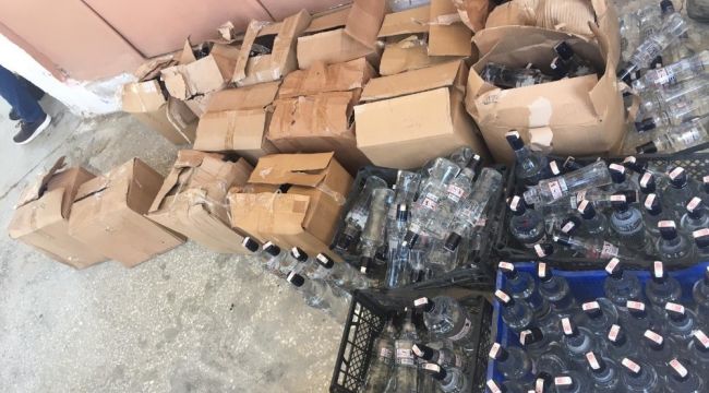İZMİR'DE 361 ŞİŞE SAHTE İÇKİ ELE GEÇİRİLDİ
