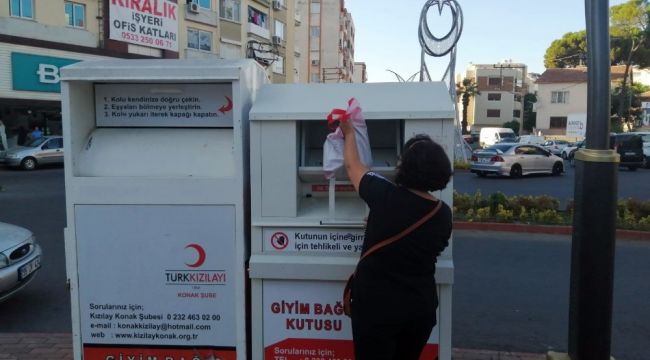 İZMİR'DE ELBİSE BAĞIŞI YAPAN ÇİFT, YANLIŞLIKLA ALTIN VE DÖVİZLERİNİ DE BAĞIŞ KUTUSUNA ATTI