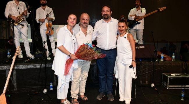 KARDEŞ TÜRKÜLER&#039;DEN ÇİĞLİ&#039;DE MUHTEŞEM PERFORMANS