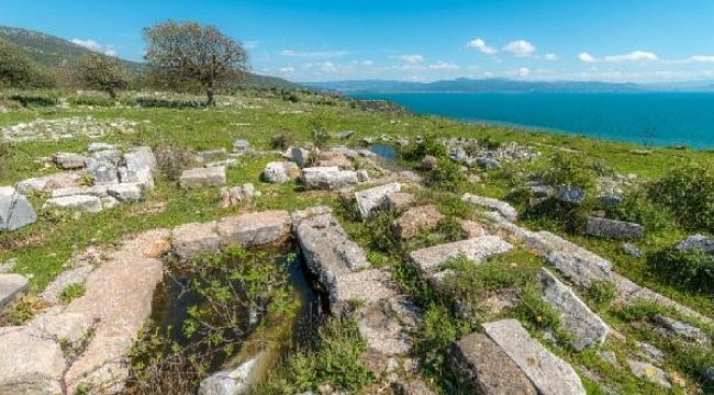 MENDERES  ANTİK KENTTE DEFİNE ARAYAN 3 KİŞİYE GÖZALTI