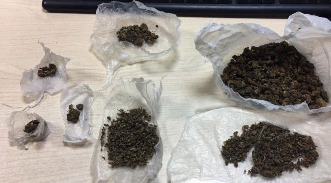 MENEMENDE UYUŞTURUCU SATICILARINA DARBE: 4,5 KİLO ESRAR ELE GEÇİRİLDİ