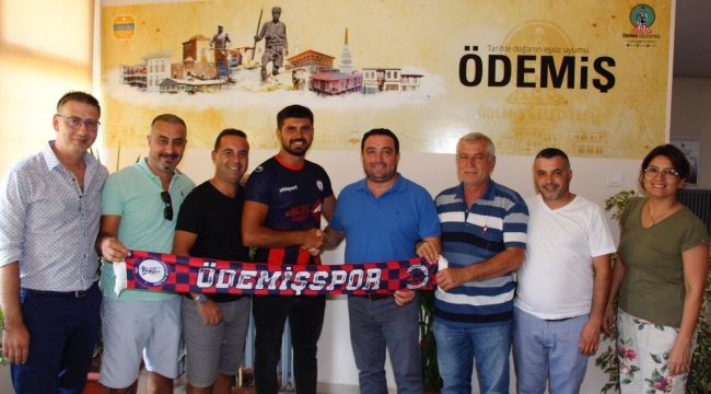 ÖDEMİŞSPOR'DA ÜÇ İMZA!