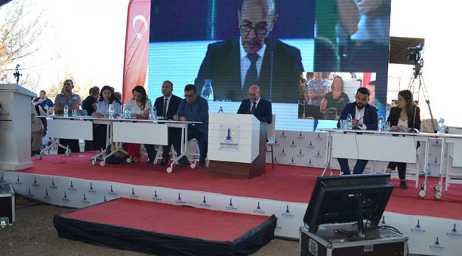 OLAĞANÜSTÜ MECLİS'TE HASSAS TARTIŞMA