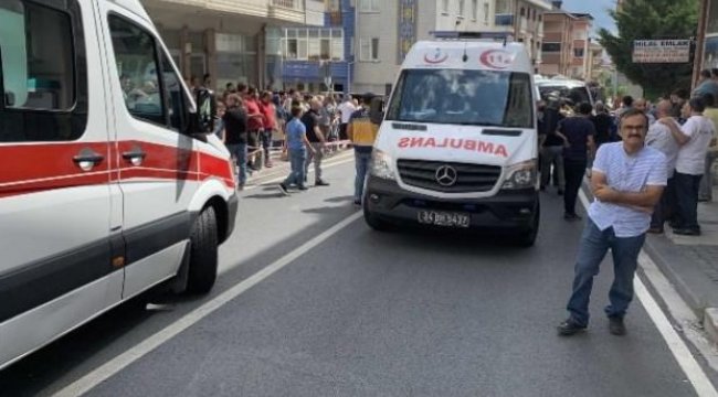 Ümraniye'de minibüsle otomobil çarpıştı