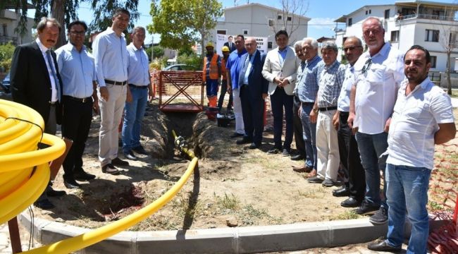 ALİAĞA YENİ ŞAKRAN'DA  DOĞAL GAZ İÇİN İLK KAZMA VURULDU