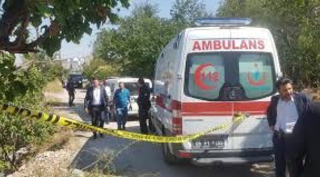 3 yaşındaki kızının gözleri önünde bıçaklayarak öldürdü