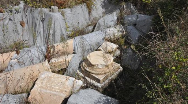 Amasra'da tapınağa ait sütunlar bulundu