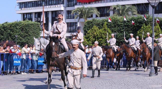ATLI SÜVARİLER KONAK MEYDANI'NDA