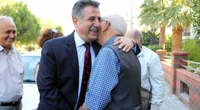 Başkan Sandal, bürokratlarıyla sokakta. Hergün 3 mahalle