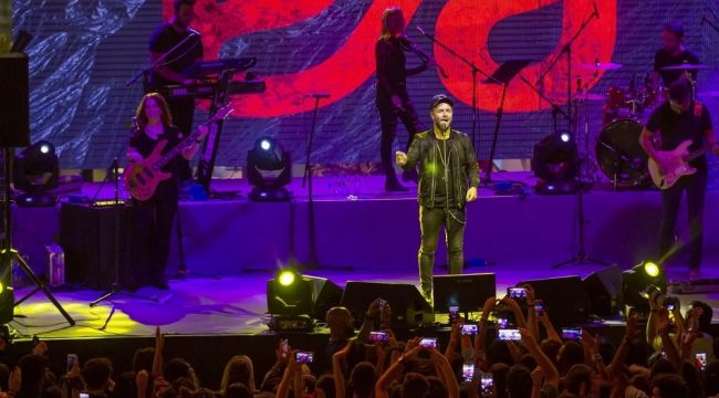 Emre Aydın'dan "İzmir'e dönüş" konseri