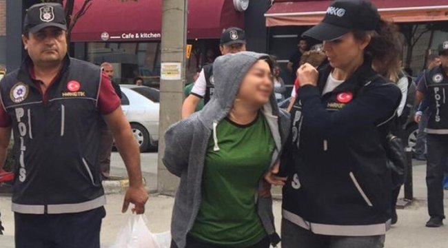 Gözyaşlarına boğulan annesine böyle seslendi: 'Özür dilerim anne'