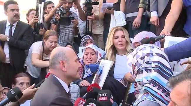 İçişleri Bakanı Süleyman Soylu Diyarbakır'da annelerin yanında