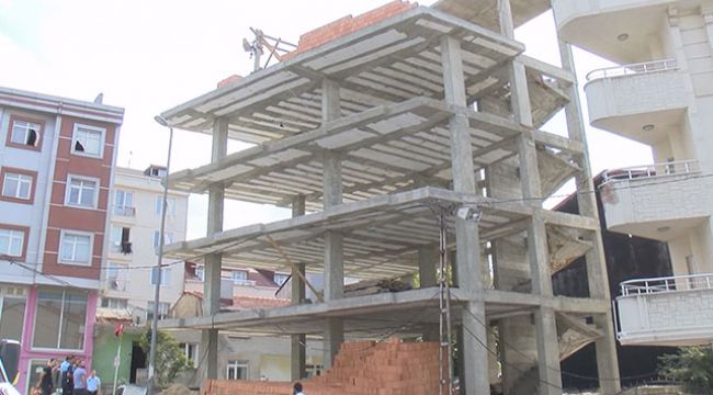 İnşaattaki tuğlalar kadının üzerine düştü