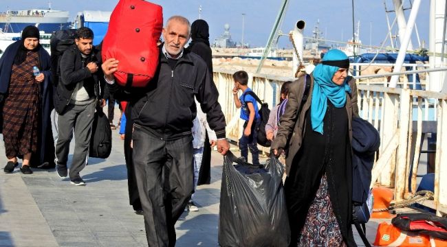 İZMİR'DE 169 DÜZENSİZ GÖÇMEN YAKALANDI