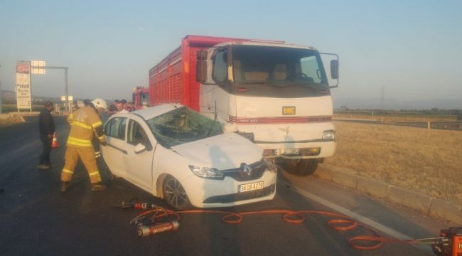 İZMİR'DE FECİ KAZA: 1 ÖLÜ, 3 YARALI