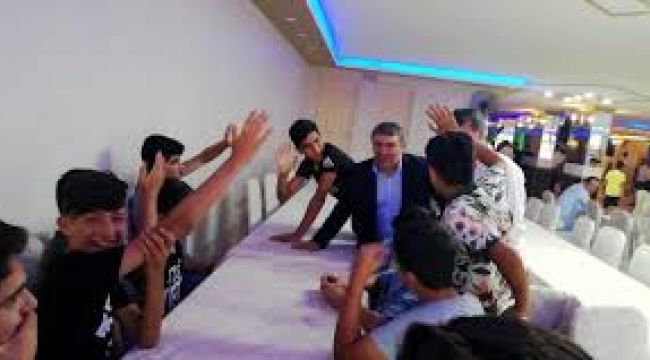Makam aracını satan AK Partili Başkan, 12 bin öğrenciye yardımda bulunacak