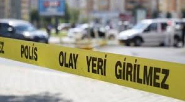 Öğrencilerinin gözü önünde bıçaklandı