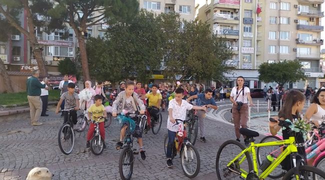 Süslü Kadınlar Bisiklet Turu Bergama'da
