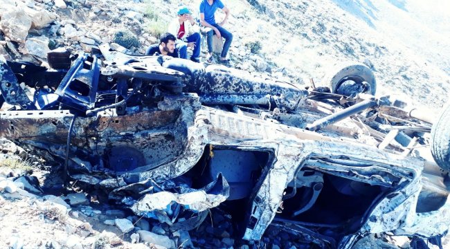 Uçuruma yuvarlanan araçtan atladı