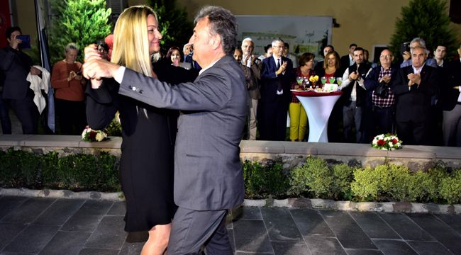 BAŞKAN VE EŞİNDEN CUMHURİYET VALSİ