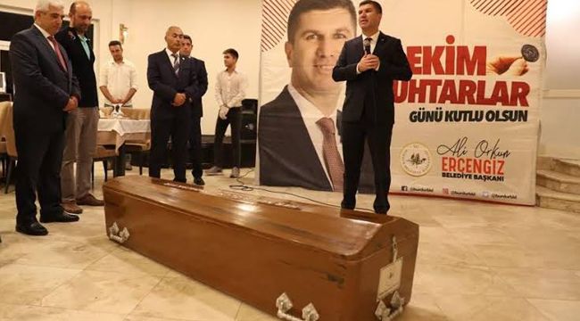 Başkandan muhtarlara tabut hediyesi!