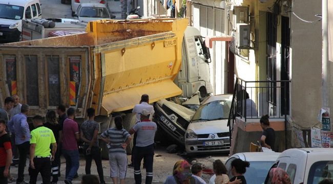 BORNOVA'DA MAHALLE SAVAŞ ALANINA DÖNDÜ