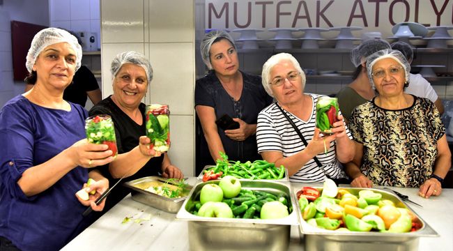 BORNOVALI KADINLARDAN KIŞ HAZIRLIĞI