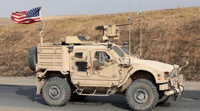 Çevirmenin yüzüne kalem fırlatmış