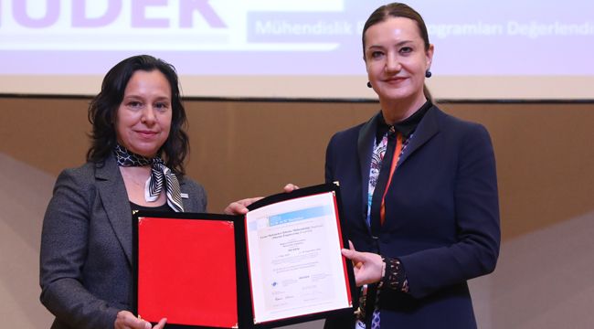 DEÜ'DE ULUSLARARASI GURUR