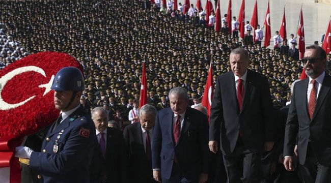 Erdoğan'dan Anıtkabir özel defterine yazdı: Aziz Atatürk...