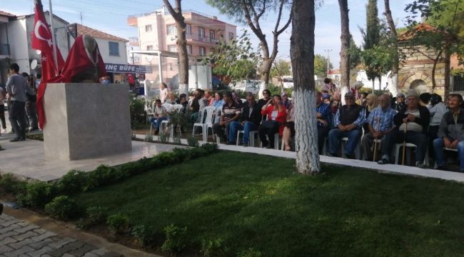 ATATÜRK BÜSTÜ AÇILIŞINA FOÇA'DA YOĞUN İLGİ