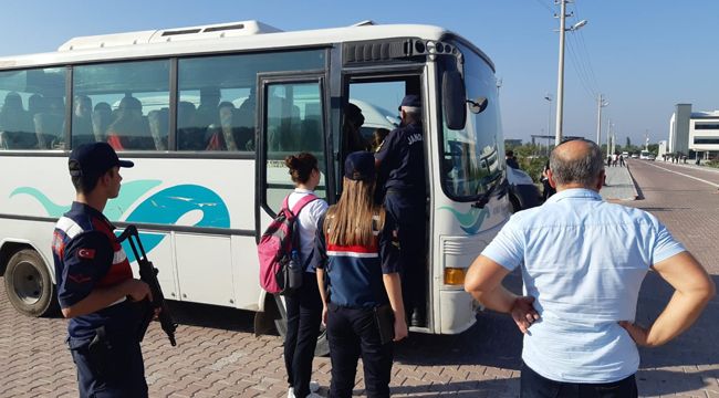 İzmir 'de jandarma 19 kişiyi çeşitli suçlardan yakaladı
