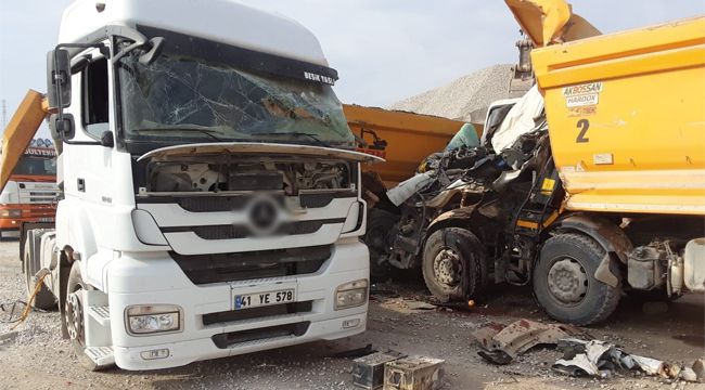 KAMYON VE  TIR ÇARPIŞTI: 1 ÖLÜ, 1 YARALI