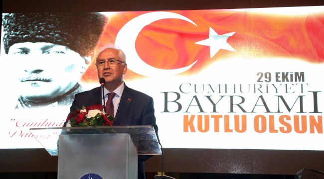 KARABAĞLAR'DAKİ BAYRAM YÜRÜYÜŞÜNE BİNLER KATILDI