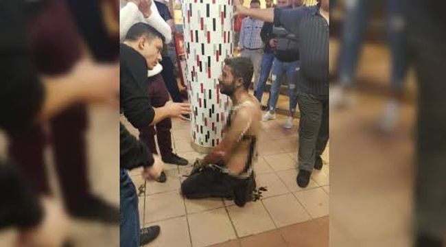 Kendisini ateşe verip, balık tezgahının üzerine atlamış