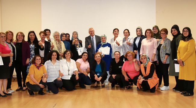 KİHEP’i başarıyla tamamlayanlara belgeleri Başkan Selvitopu tarafından verildi.