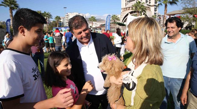 KÖPEKLERİYLE YARIŞTILAR