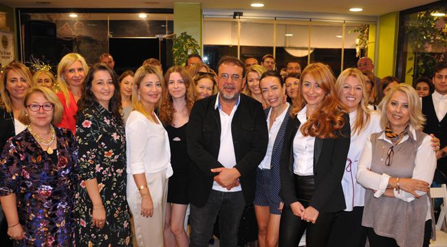 ÖZGENTÜRK, GÜLDÜRÜRKEN DÜŞÜNDÜRDÜ