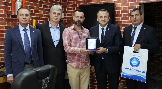 Şehit ailelerine ücretsiz tıraşa, plaketle ödül