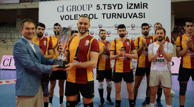 TSYD İzmir Voleybol Turnuvasında Galatasaray HDI Sigorta şampiyon oldu