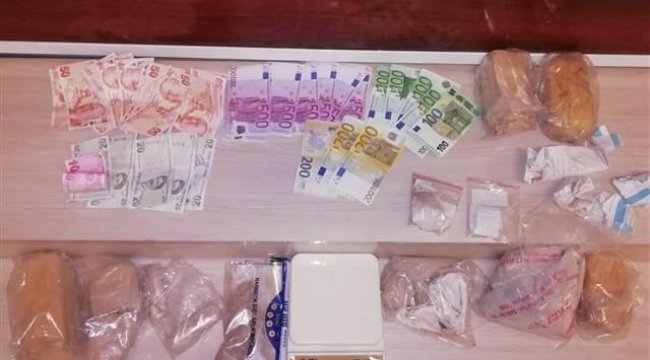 Uyuşturucu baskınında 2 kilo 883 gram eroin ele geçirildi