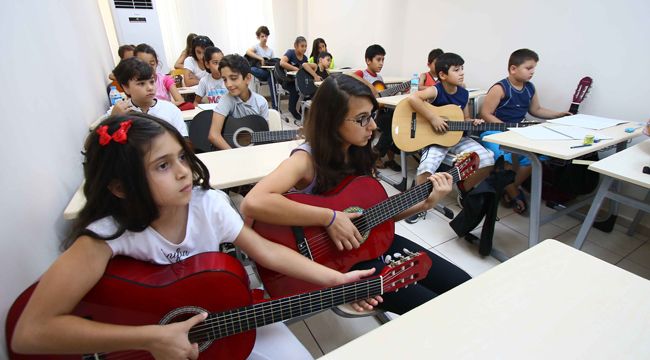 AKADEMİ BAYRAKLI
