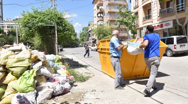 BORNOVA'DA SİVİL MOLOZ EKİBİ İŞ BAŞINDA