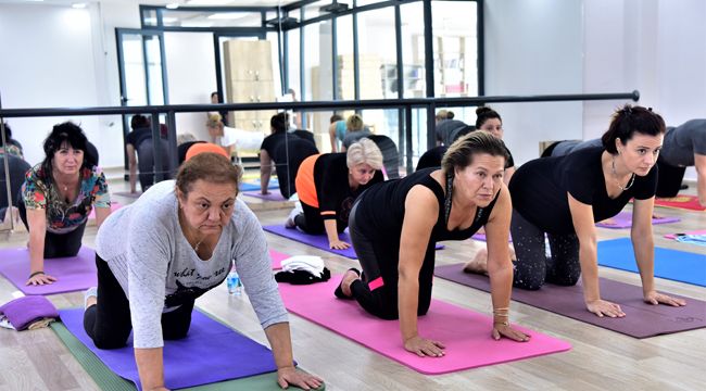 BORNOVA'DA STRESİN İLACI: YOGA