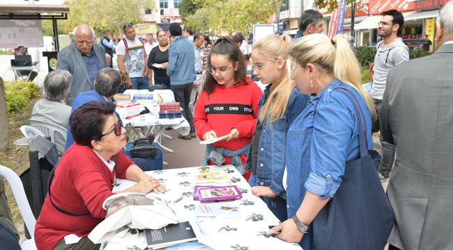 YAZARLAR VE OKURLAR SOKAKTA