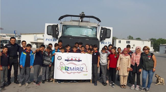 Çocuklar polis birimlerini gezdi