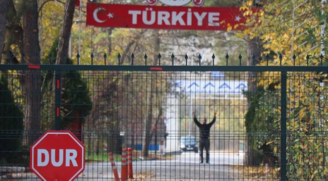 DAEŞ'li iki ülke arasında kaldı