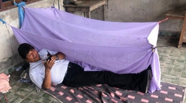 Devlet Başkanı Meksika'ya sığındı