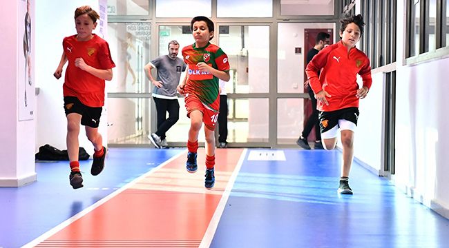 Göztepe ve Karşıyaka'nın genç yeteneklerinden dostluk mesajı