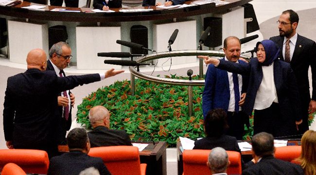 İBB Meclisi karıştı, hakaretler havada uçuşuyor